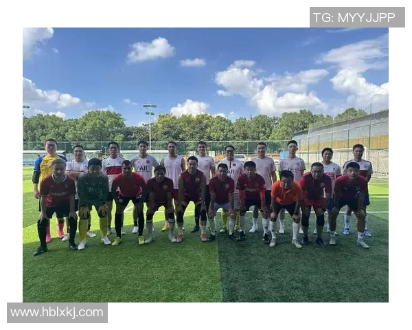 足球明星亲临西藏高原展现球技助力当地足球发展与文化交流