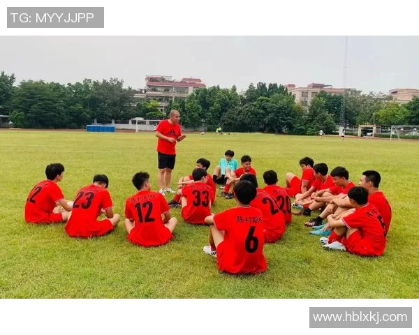 国外足球明星在抖音上分享训练日常与生活趣事引发热潮